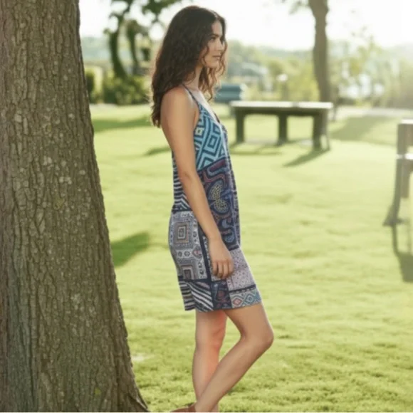 Darian Abstract Shift Dress - Picture 2 of 6